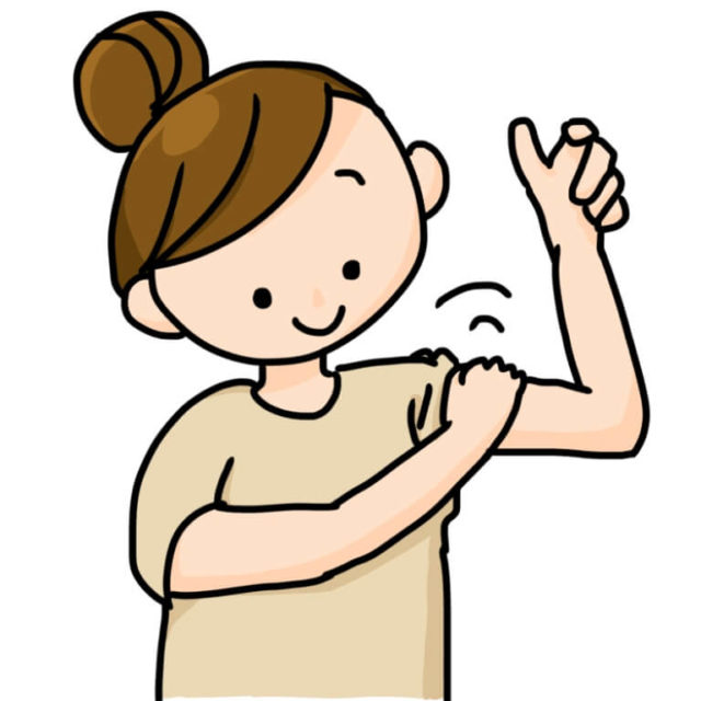 腕のマッサージをする